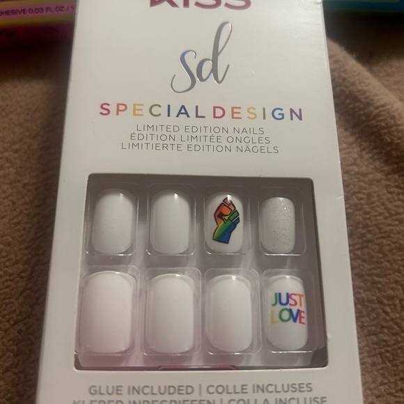 Celebrate in Pride!! Kiss Nails - plus 2 sets of colorful eyelash sets. All NIP - Picture 2 of 6